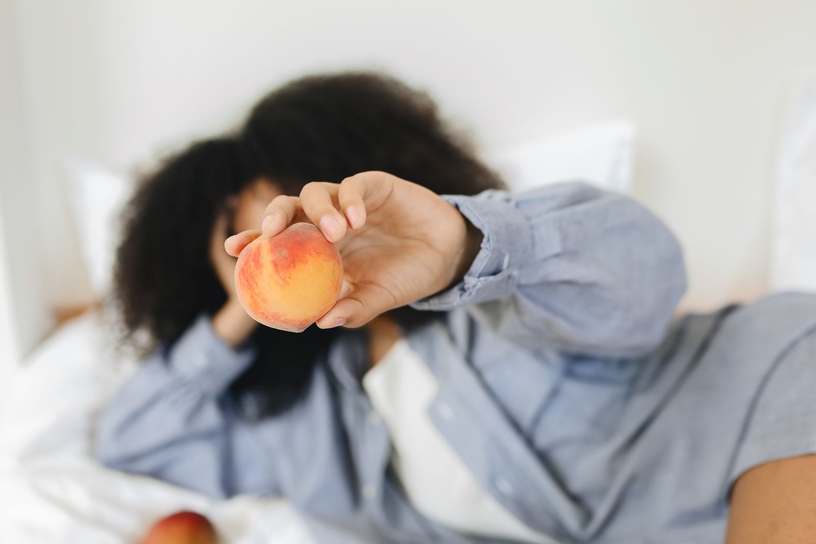 Health Watch: Scientists discover why peach fuzz can suddenly make you itch