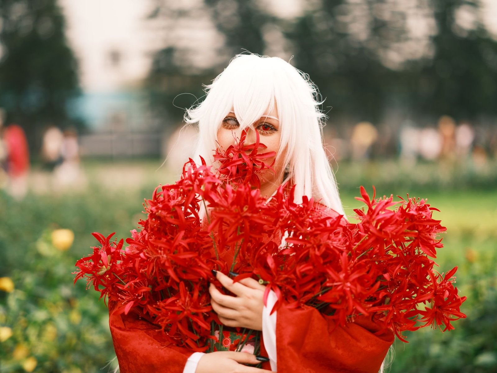 Doctors Are Stunned: Two deadly flowers could inspire powerful new medicines
